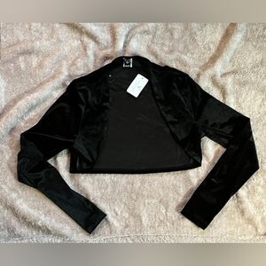 SOLD 
Nwt Black long sleeve cropped over shirt